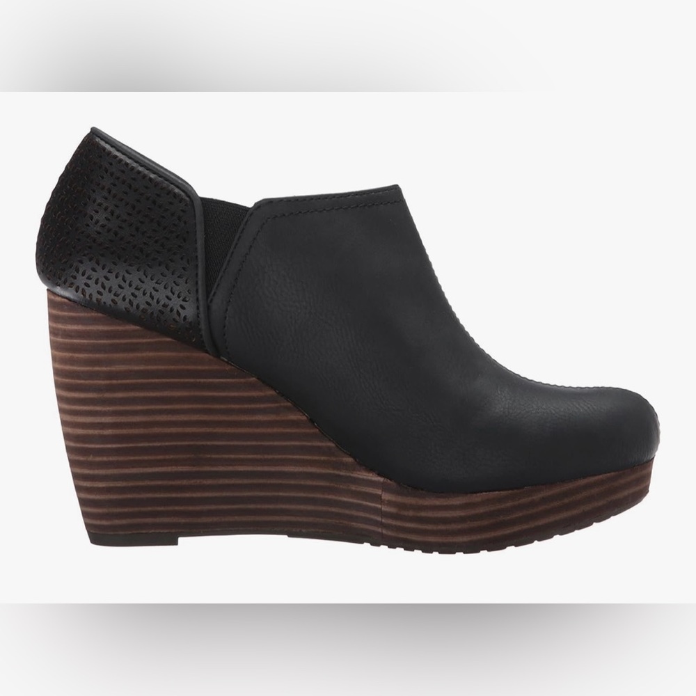 EUC Dr. Scholls wedge size 8 so cute and stylish. Only worn a couple of times